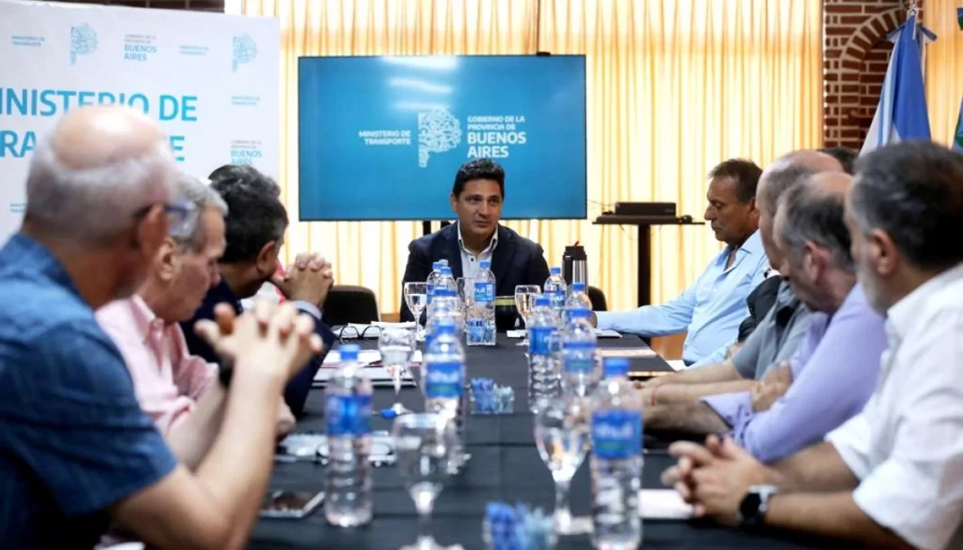 Martín Marinucci encabezó un encuentro con cámaras empresarias del transporte para analizar la crisis del sector y posibles soluciones ante reclamos por subsidios y tarifas de colectivos.