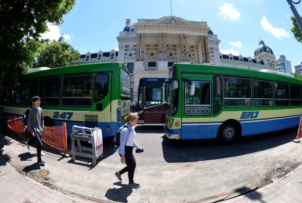 A mediados del mes de enero, la Provincia evitó un paro de colectivos mediante el pago de compensaciones a las empresas.