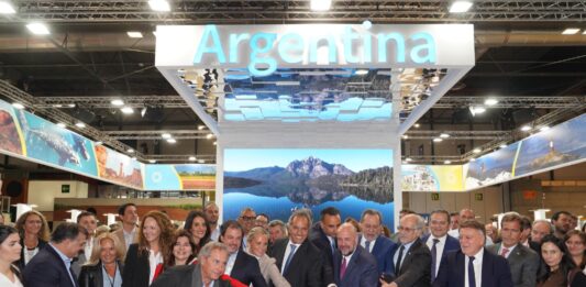 Celebran la participación de Mar del Plata en la Feria Internacional de Turismo y anuncian que podría tener una conexión con España.