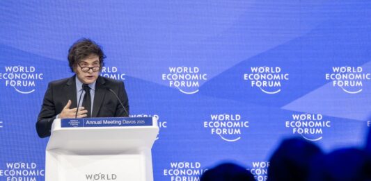 Tras su discurso contra la comunidad LGTBQI+, el feminismo y el calentamiento global en Davos, el presidente Javier Milei fue denunciado penalmente.