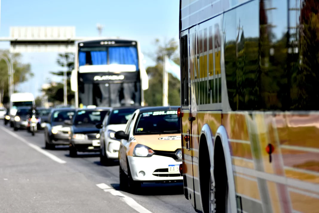 El aumento del tránsito hacia Mar del Plata marca el inicio del cuarto fin de semana de enero, con la llegada de más de 150 mil turistas a la Costa Atlántica.