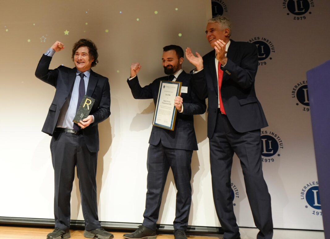 En el cierre de su gira, el presidente Javier Milei recibió este viernes el premio Röpke, del Liberal Institut, por su “consistencia y coraje” con las reformas liberales.