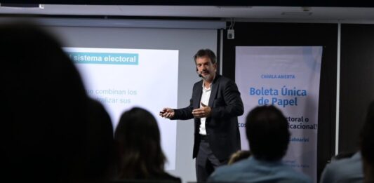 El politólogo y dirigente del Frente Renovador, Sebastián Galmarini, puso reparos a lun eventual desdoblamiento electoral en la provincia.