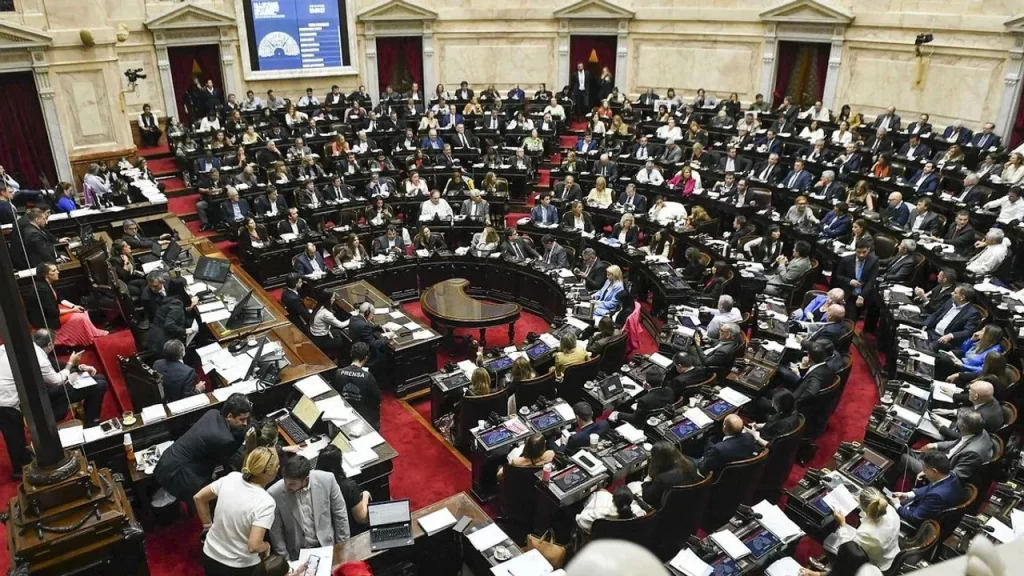 El proyecto de reforma electoral que elimina el financiamiento público en las campañas electorales, forma parte del paquete de iniciativas incluidas en las sesiones extraordinarias y requiere mayoría absoluta en ambas cámaras del Congreso.