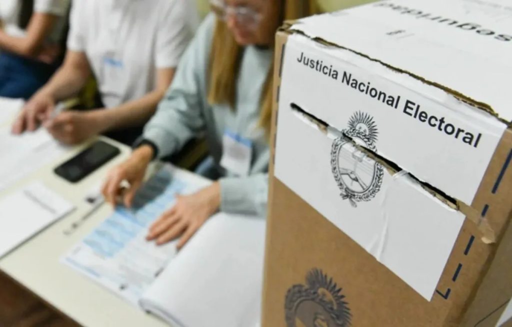 Marcos Schiavi, exdirector nacional electoral, advirtió que la eliminación del financiamiento público de las campañas electorales busca “personalizar, privatizar y fragmentar la política argentina”.