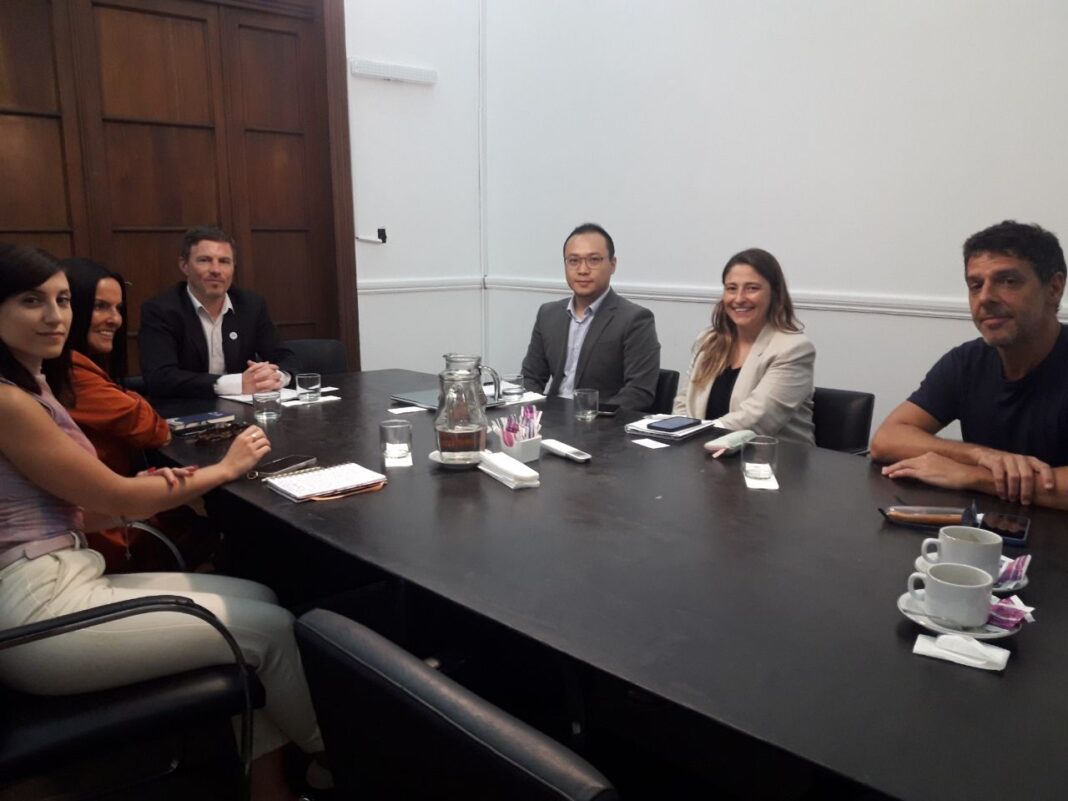 La Provincia se reunió con directivos de una importante automotriz de China y busca reactivar el RIGI bonaerense.