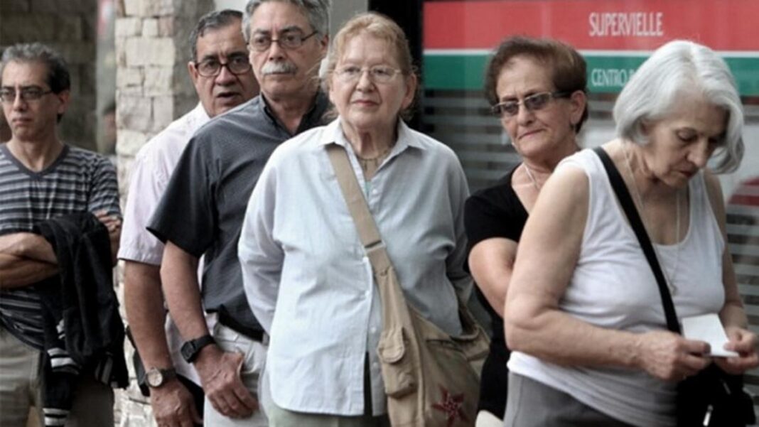 El Gobierno oficializó el reducido incremento para las jubilaciones y asignaciones familiares para el mes de febrero.