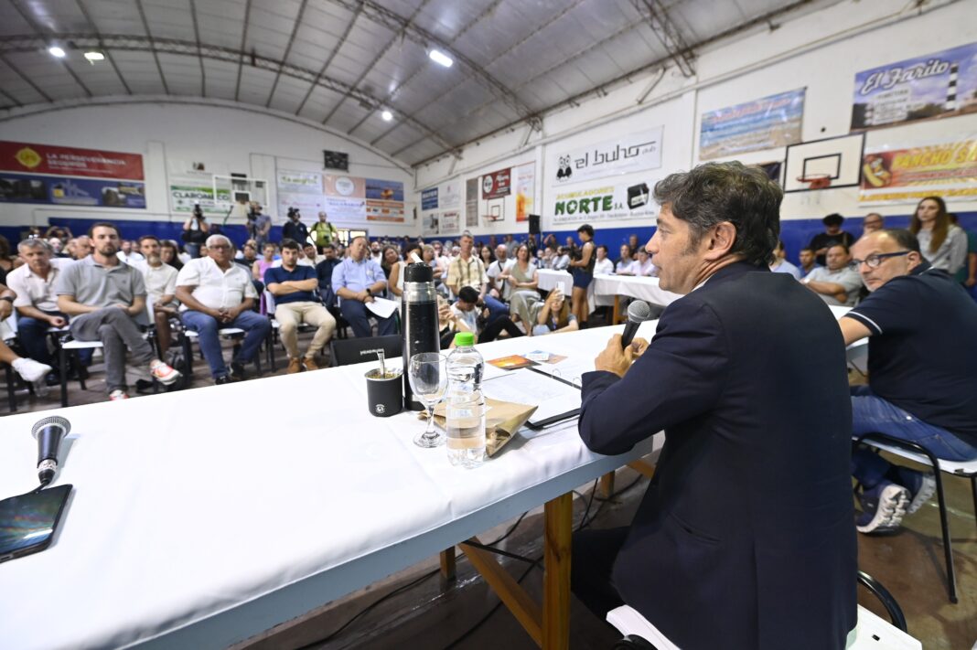 Axel Kicillof encabezó una reunión con representantes del sector productivo de Tres Arroyos y firmó de un acta de cooperación con el CFI.