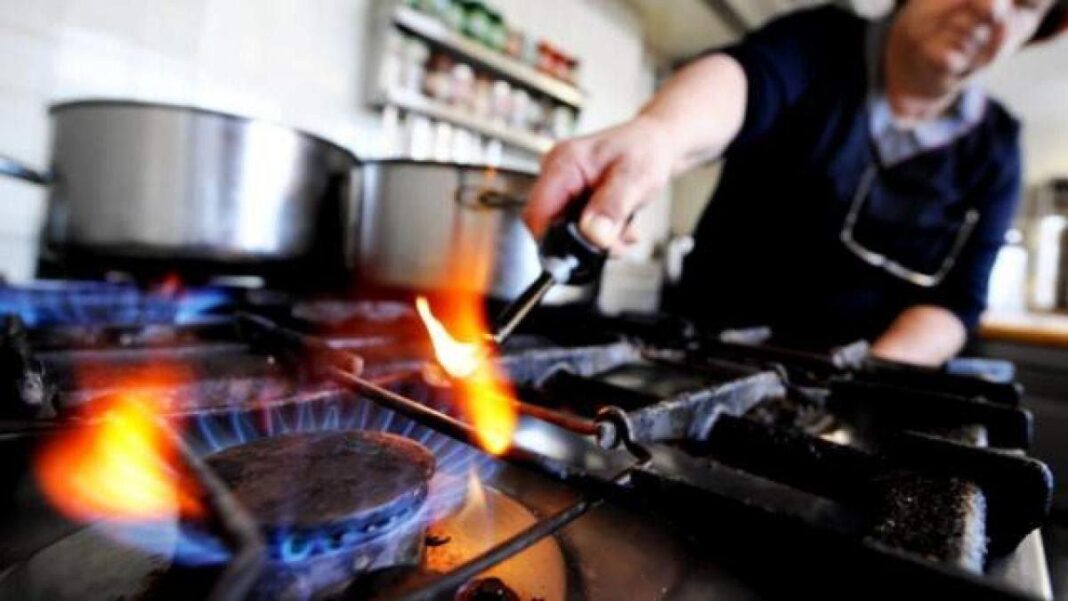 El Gobierno nacional liberalizó las tarifas de los servicios públicos y la luz, el gas, el agua y los combustibles treparán al 3,8% en noviembre. Uno por uno las subas.