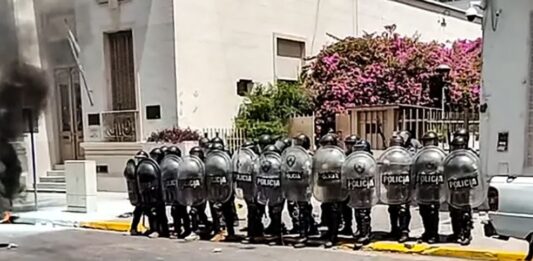 Legisladores bonaerenses cruzaron a Axel Kicillof por la "represión" de la policía en la marcha de Moreno, tras el asesinato de Lucas Aguilar.