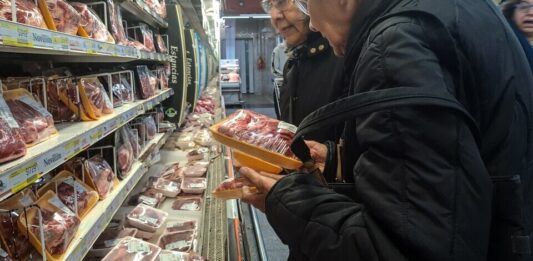 La inflación en alimentos y bebidas durante enero se estimó en un 2,3%, con una aceleración del 0,4% en la quinta semana, según la consultora Analytica.