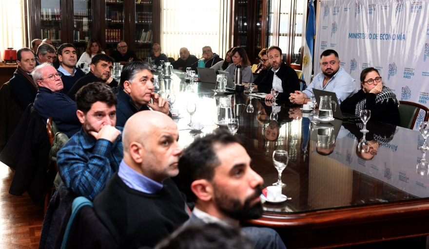 En el marco de las paritarias, el ministro Pablo López mantuvo varias reuniones informativas con los estatales bonaerenses.
