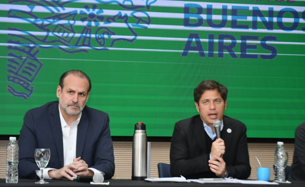 El gobernador bonaerense, Axel Kicillof, junto al intendente de Bahía Blanca, Federico Susbielles.