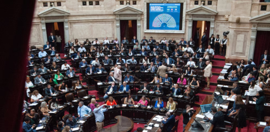 La votación por el proyecto de la suspensión de las PASO dejó a cielo abierto la interna que atraviesa el peronismo. Cómo votó cada diputado.