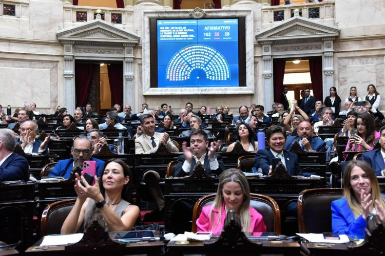 Suspensión de las PASO: La iniciativa obtuvo 162 votos a favor, 55 en contra y 28 abstenciones con el respaldo de los bloques opositores más dialoguistas con La Libertad Avanza (LLA).