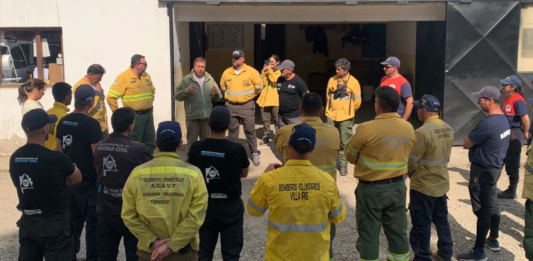 El gobernador Axel Kicillof autorizó el envío de brigadistas y equipamiento a Neuquén y Río Negro para combatir los incendios.