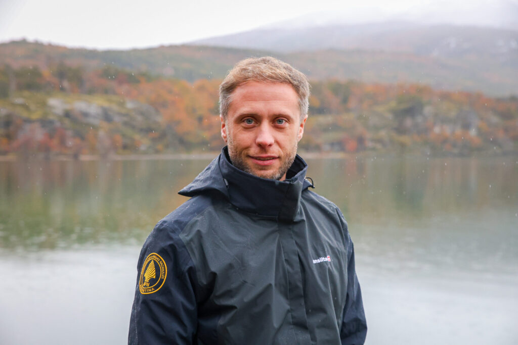 El titular de Parques Nacionales, Cristian Larsen, acusó a los mapuches de ser responsables de los incendios que afectan el sur del país.