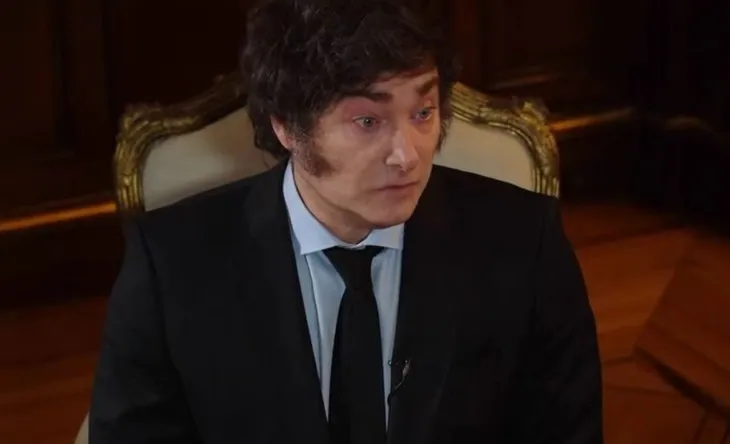 El exministro rechazó la explicación de Milei, quien sostiene que la situación actual es distinta porque no hay un déficit fiscal significativo que obligue a emitir pesos o tomar deuda.