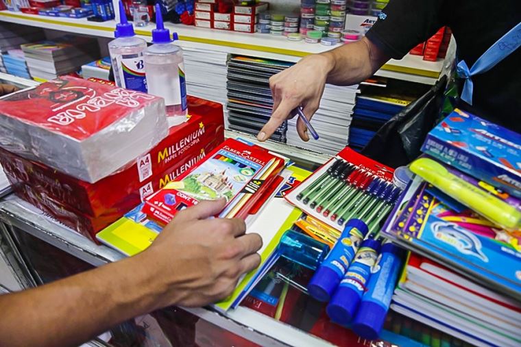La Defensoría del Pueblo relevó el costo de la canasta escolar para una familia bonaerense. 
