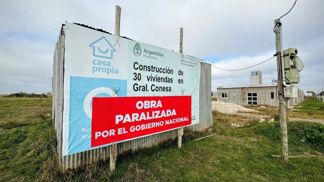 El Gobierno bonaerense, a cargo de Axel Kicillof, denunció que el cierre de la secretaría de Hábitat y Vivienda de la Nación dejará más de 16 mil casas sin terminar en la Provincia.