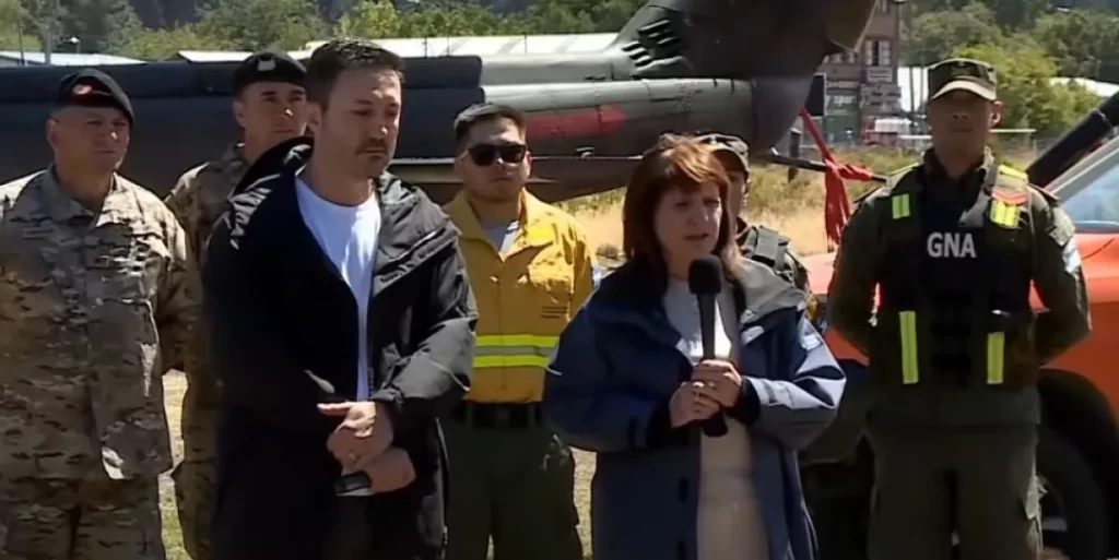 En el medio del incendio en El Bolsón, los ministros Patricia Bullrich y Luis Petri anunciaron la creación de la Agencia Federal de Emergencias.