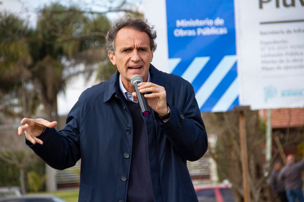 Katopodis reúne a intendentes bonaerenses y vecinos para firmar una demanda colectiva contra Milei por el abandono de rutas.