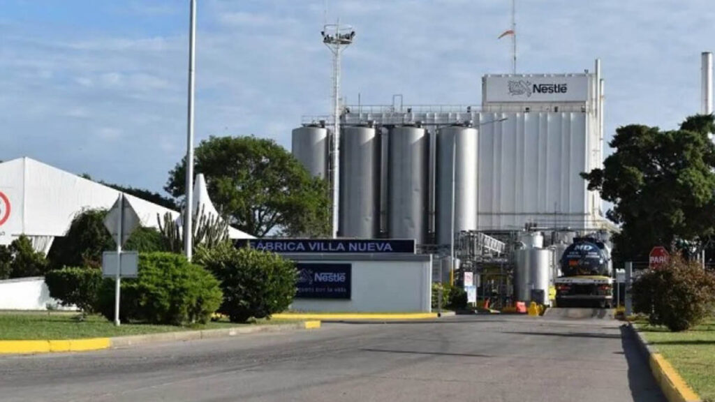 Nestlé suspendió temporalmente su producción en la planta ubicada en la localidad de Villa Nueva, Córdoba. 