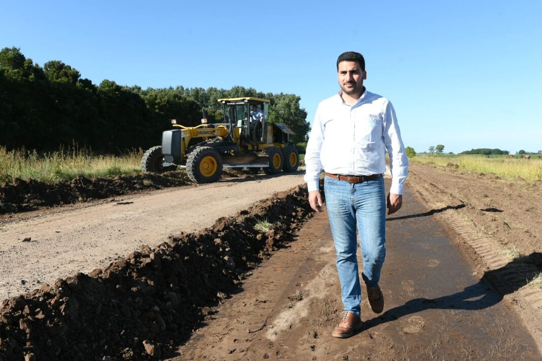 El intendente Egüen redujo a 8 cuotas anuales la tasa vial para 2025, en respuesta a las solicitudes del campo afectado por la sequía.