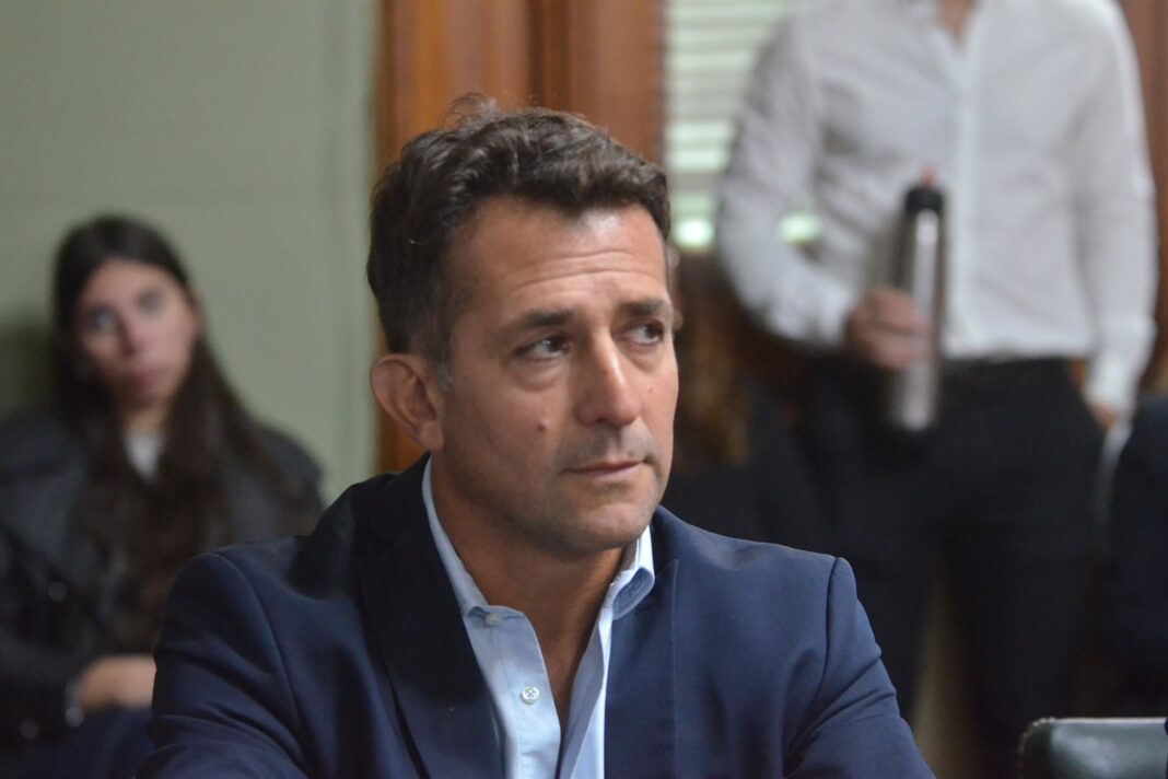 En la Legislatura bonaerense, Christian Gribaudo y Matías Ranzini, ponen a prueba el traje de jefes de bloque del PRO. Los rumores de fugas y la cancha inclinada en la que jugarán.
