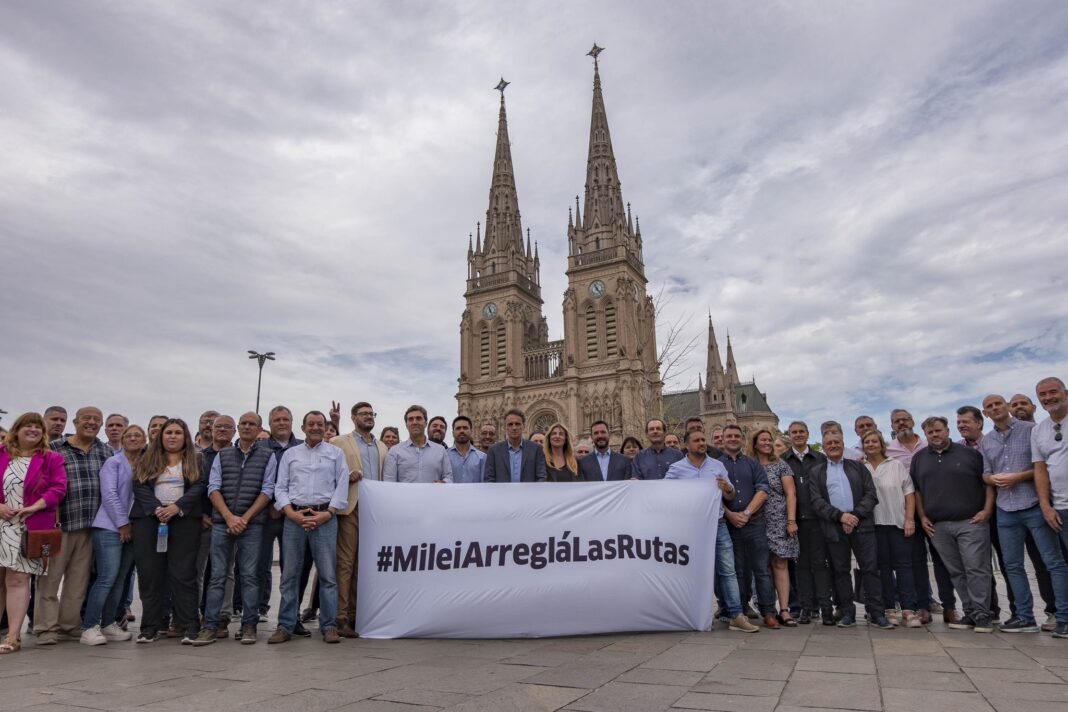 El Ministerio de Infraestructura bonaerense denunció junto a 20 intendentes al Ejecutivo nacional, a cargo de Javier Milei, por el abandono de las rutas nacionales.