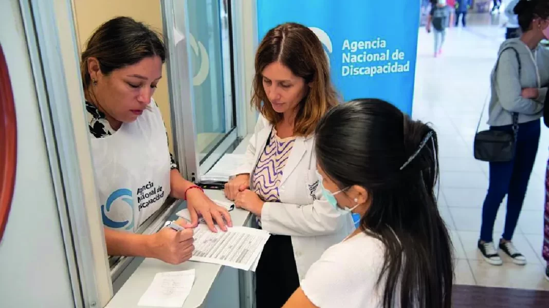 El Gobierno obliga a más de 300 mil beneficiarios de pensiones por invalidez a realizarse una evaluación médica y amenaza con recortar subsidios.
