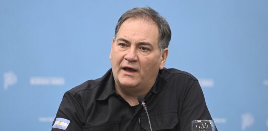 Senadores libertarios piden al ministro de Seguridad bonaerense, Javier Alonso, conocer la inversión y el plan de acción de la cartera ante la ola de delitos. Todos los detalles.