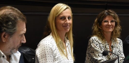 La diputada bonaerense del PRO, Paula Bustos, analiza la situación que atraviesa el partido y la necesidad de llegar a un frente electoral con LLA.