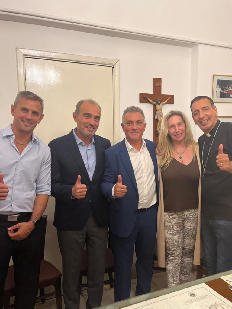 La secretaria general de la nación, Karina Milei, asistió a una misa en la Iglesia San Judas Tadeo, en el municipio de Lanús.