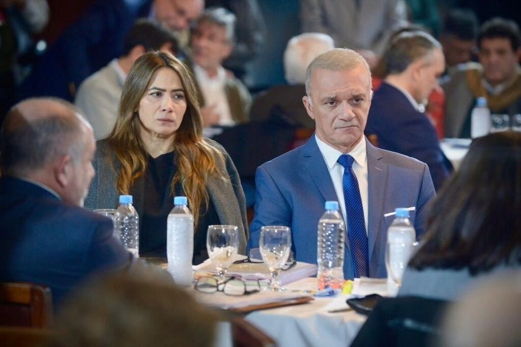 Sonia Rojas Decut y Carlos Arce, los senadores que podrían frenar Ficha Limpia con su voto negativo.