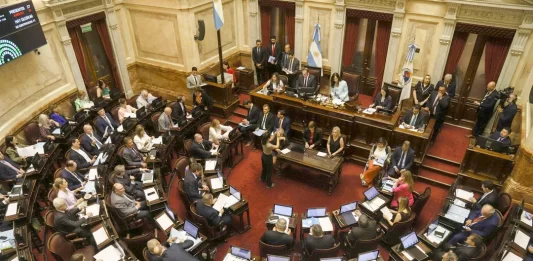 La Cámara de Senadores de la nación comienza este jueves a tratar la suspensión de las PASO. Repasa como viene el poroteo mileísta.