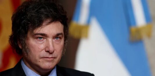 El Gobierno negó que Milei haya promovido la criptomoneda y acusó al kirchnerismo de buscar desestabilizarlo.