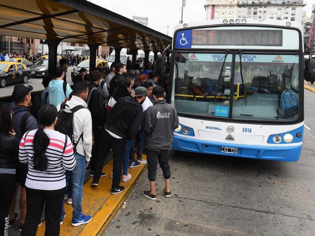 El ministerio de Transporte bonaerense habilitó este lunes y martes una consulta ciudadana para definir el aumento que tendrán las tarifas de colectivos.