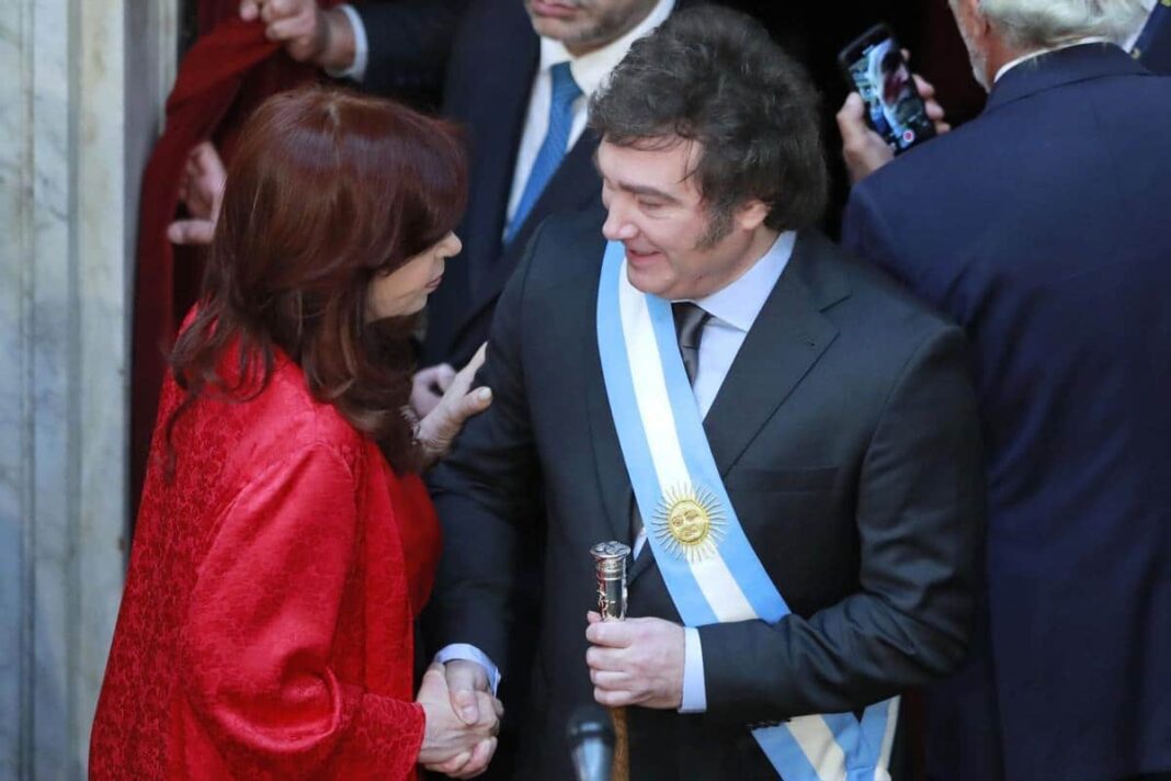 Cristina Kirchner arremetió contra contra Javier Milei luego de que trascendiera el crudo de la entrevista que realizó con Jonatan Viale.