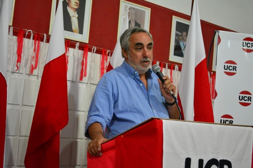 Foro de Intendentes Radicales: Si bien la Junta Electoral ha reconocido el triunfo de Miguel Fernández como titular de la UCR bonaerense, un sector de los “boina blanca” no acepta el resultado.