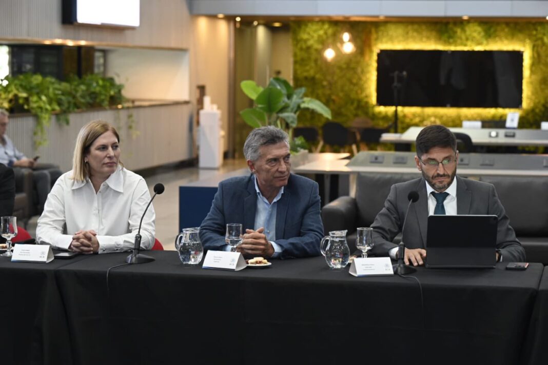 Desde la Bolsa de Comercio de Rosario, el ex presidente, Mauricio Macri, se refirió este martes al escándalo cripto. “Vimos un presidente descuidado y mal rodeado”, afirmó.