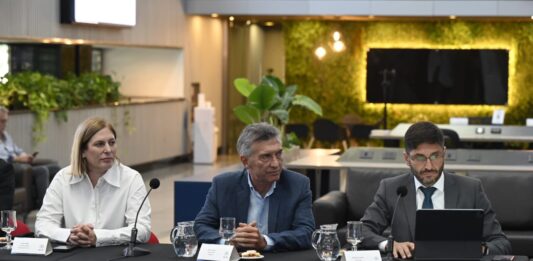 Desde la Bolsa de Comercio de Rosario, el ex presidente, Mauricio Macri, se refirió este martes al escándalo cripto. “Vimos un presidente descuidado y mal rodeado”, afirmó.