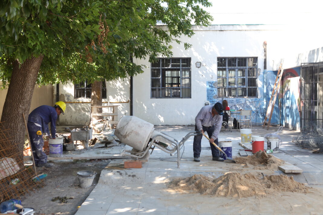 La Municipalidad de La Plata pone en marcha junto al Gobierno bonaerense, a cargo de Axel Kicillof, la renovación de más de 80 escuelas. Enterate todos los detalles.