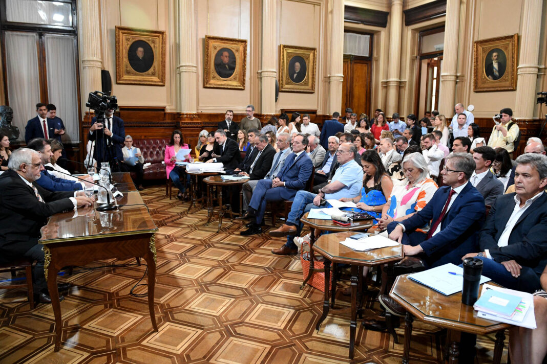 La comisión de Asuntos Constitucionales del Senado buscará dictaminar el proyecto de Ficha Limpia, el cual cuenta con media sanción de Diputados.