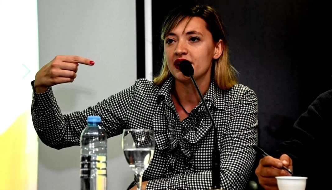 La diputada bonaerense Lucía Klug reflotó un proyecto para evitar las estafas financieras como la que difundió Milei.