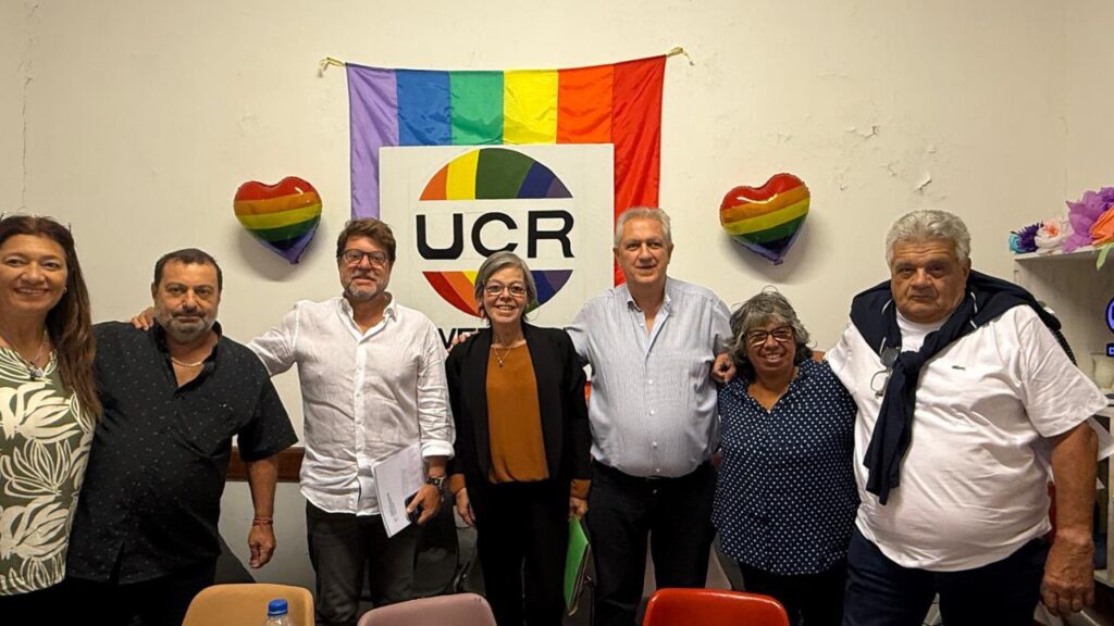 Los diputados bonaerenses del bloque UCR+Cambio Federal, Diego Garciarena y Belén Malaisi, se reunieron con vecinos por la autarquía del IOMA.