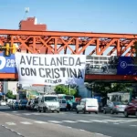 Interna en Avellaneda: La Cámpora desafió a Ferraresi con una campaña por Cristina Kirchner La Cámpora desplegó afiches en Avellaneda en apoyo a Cristina Kirchner y reavivó la disputa interna con Ferraresi.