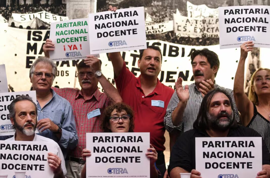 Los gremios docentes de la CGT intensificaron la guerra con el Gobierno y confirmaron los dos primeros paros del año.