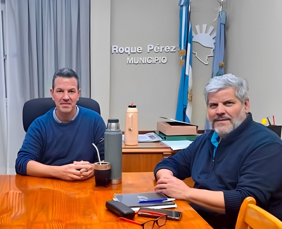El exdiputado bonaerense, Fabio Britos, renunció a su cargo municipal en Roque Pérez y donó su último sueldo a estatales.