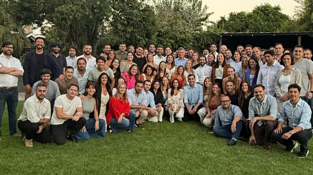 Macri reúne a la juventud del PRO para afianzar el partido y marcar distancia de Milei en el escenario electoral.